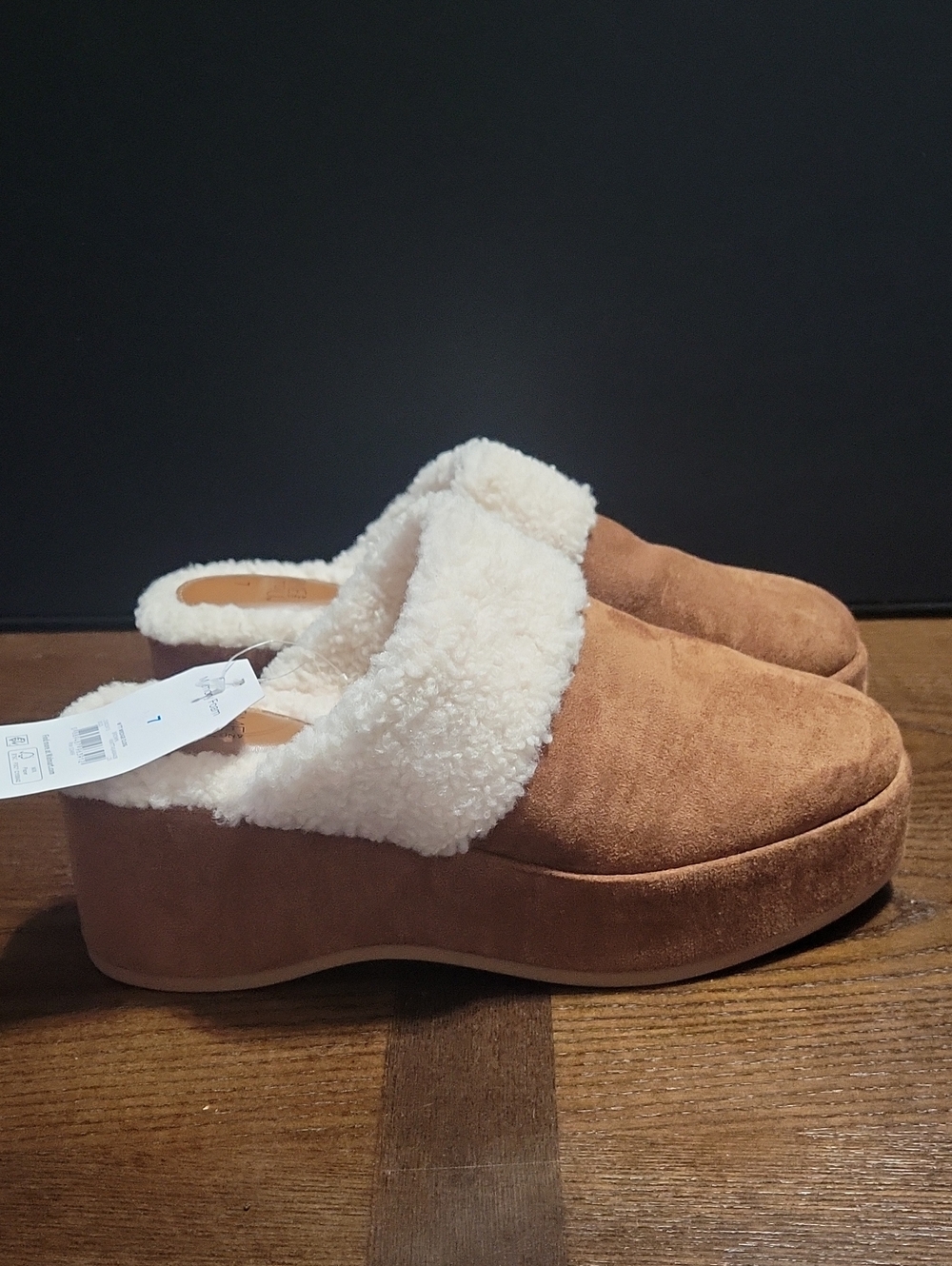 Cozy Faux-Suede Shearling Clog Slippers - Chestnut Brown & Cream.  T17